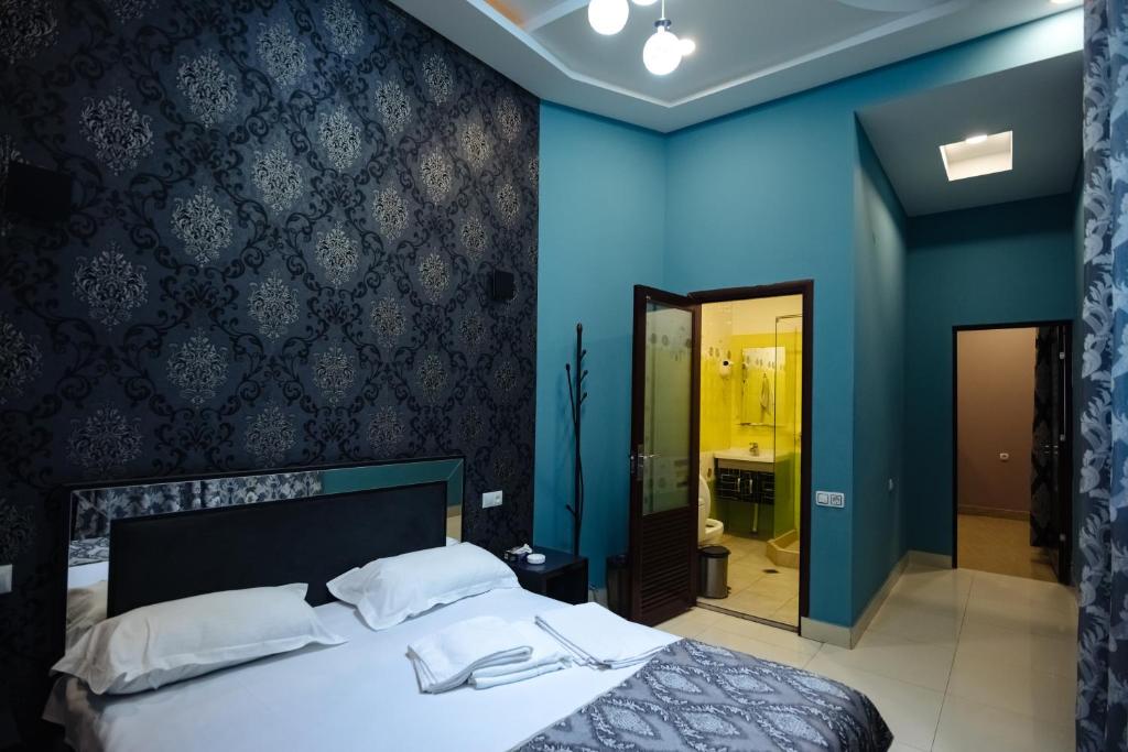 Postel nebo postele na pokoji v ubytování GOLDEN SECONDS Hotel