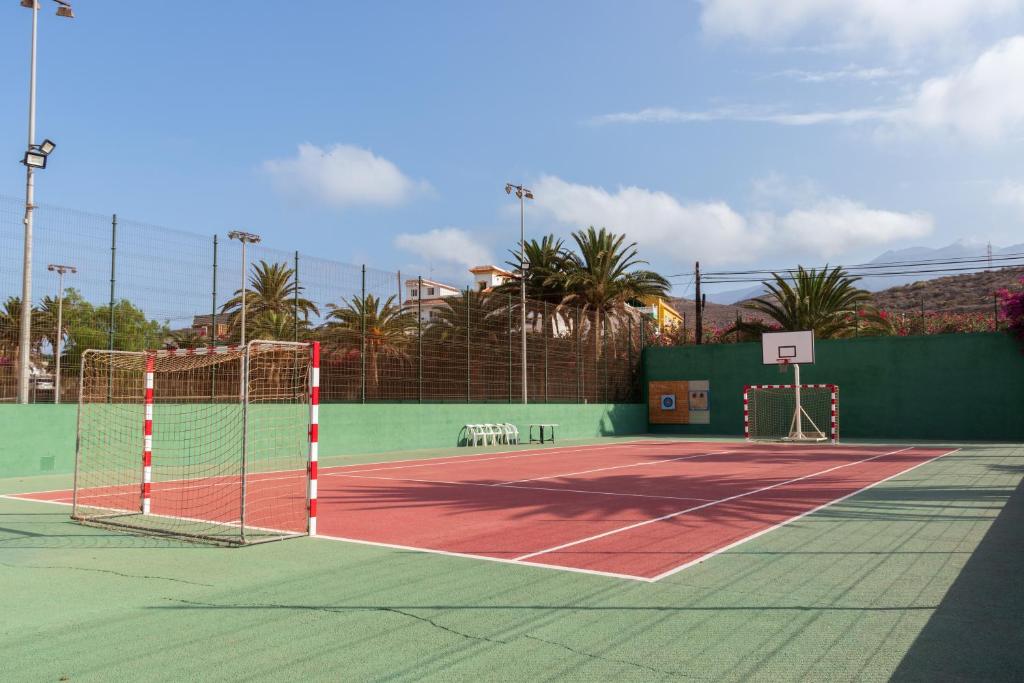 Tenis a/nebo squash v ubytování Résidence Pierre & Vacances Marazul del Sur nebo okolí