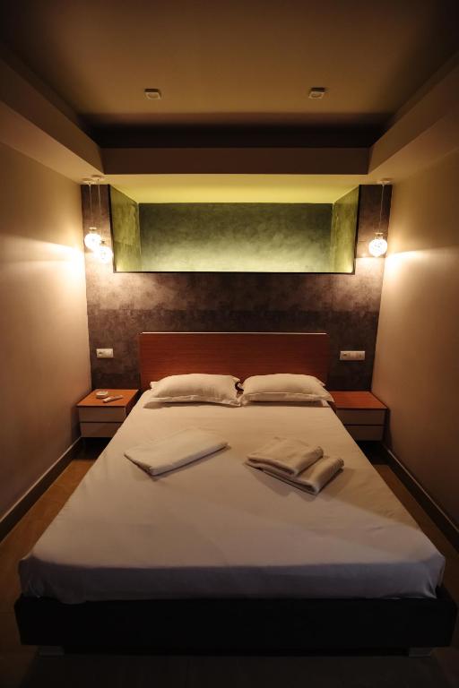 Postel nebo postele na pokoji v ubytování GOLDEN SECONDS Hotel