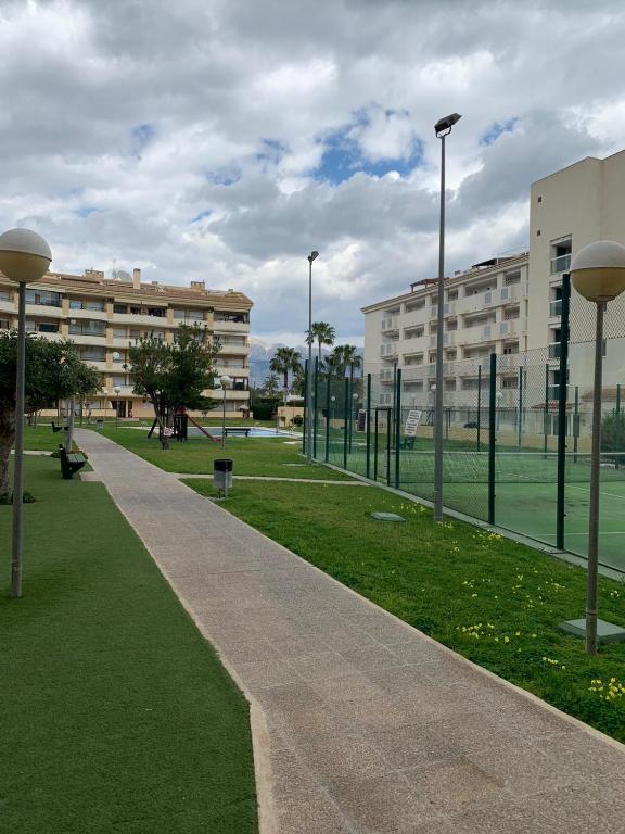 Tenis alebo squash v ubytovaní Appartement Estrella alebo jeho okolí