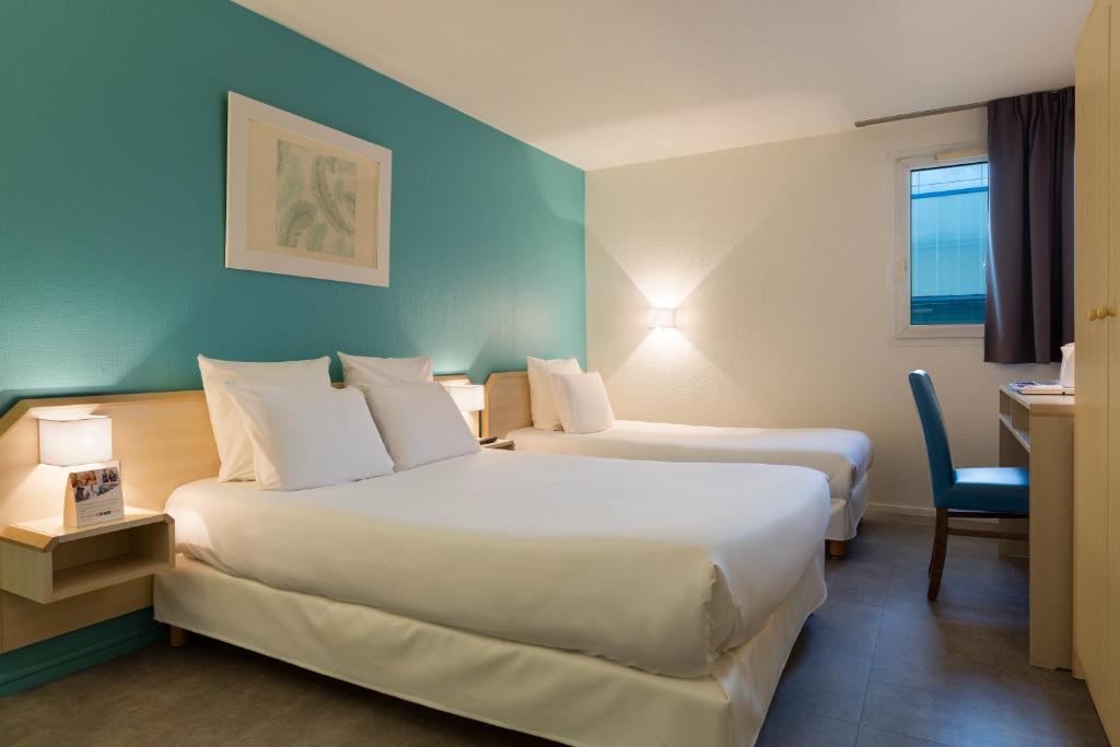 Postel nebo postele na pokoji v ubytování Comfort Hotel Orleans Saran