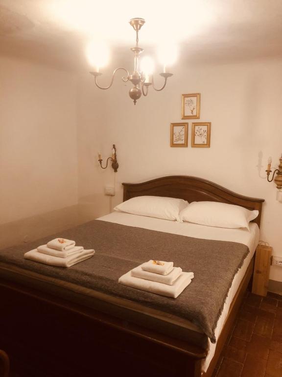 A bed or beds in a room at MEA CASA Toscana