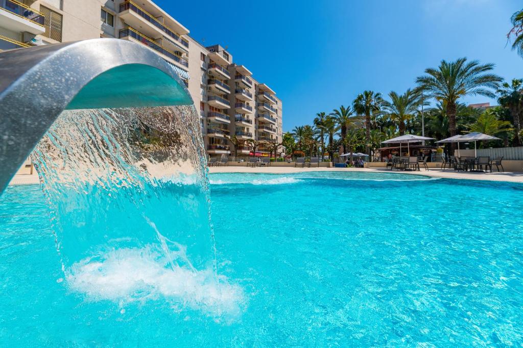 Bazén v ubytovaní Rentalmar Salou Playa Family Suites & Pool alebo v jeho blízkosti