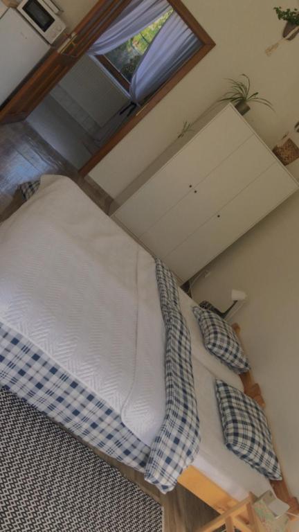Postel nebo postele na pokoji v ubytování Apartmán v koňském areálu Židovice