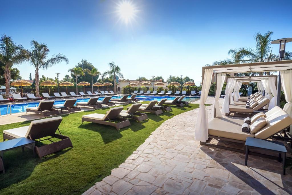 The swimming pool at or close to Barceló la Nucía Hills