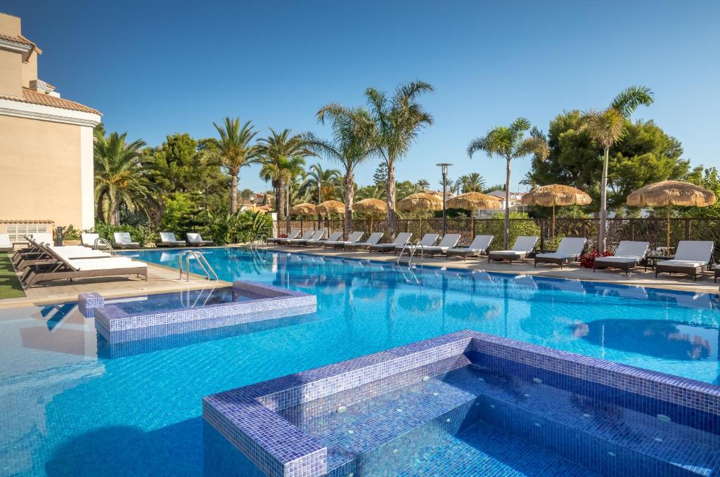 The swimming pool at or close to Barceló la Nucía Hills