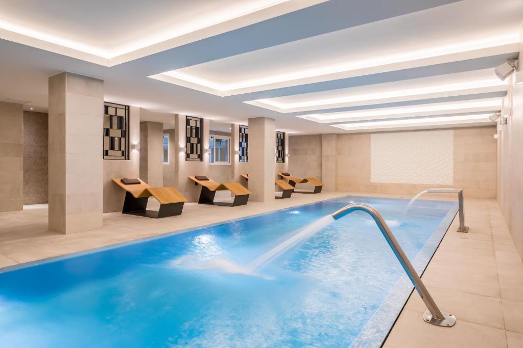 The swimming pool at or close to Barceló la Nucía Hills