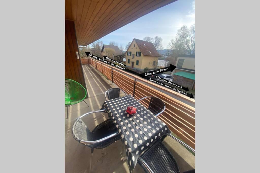 a table and chairs on a balcony with a view at Familien-Haus,Garten,Grill,20m zum Rhein in Stein am Rhein