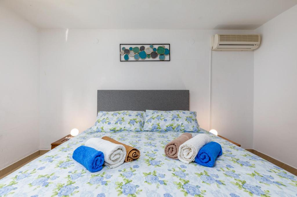 Postel nebo postele na pokoji v ubytování Nature & Sea Holiday Home with Pool