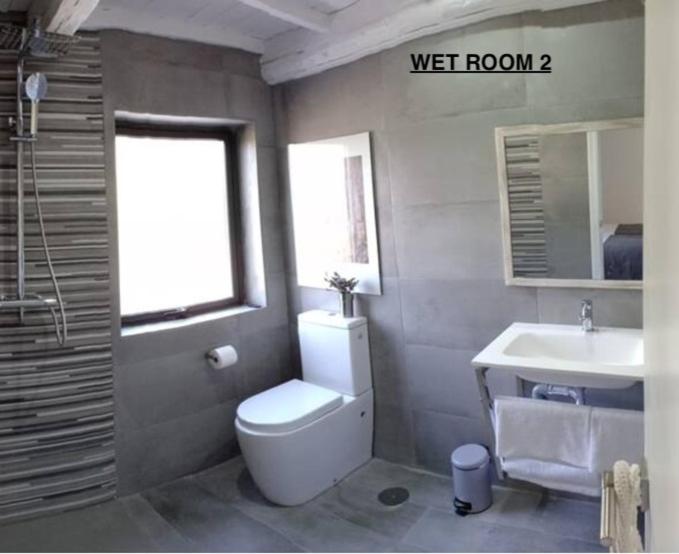 A bathroom at Casa da Viña - Ribeira Sacra