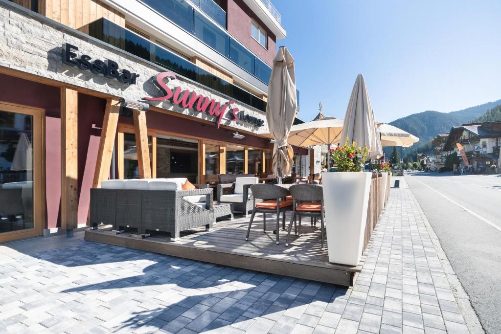 Nespecifikovaný výhled na hory nebo výhled na hory při pohledu z hotelu