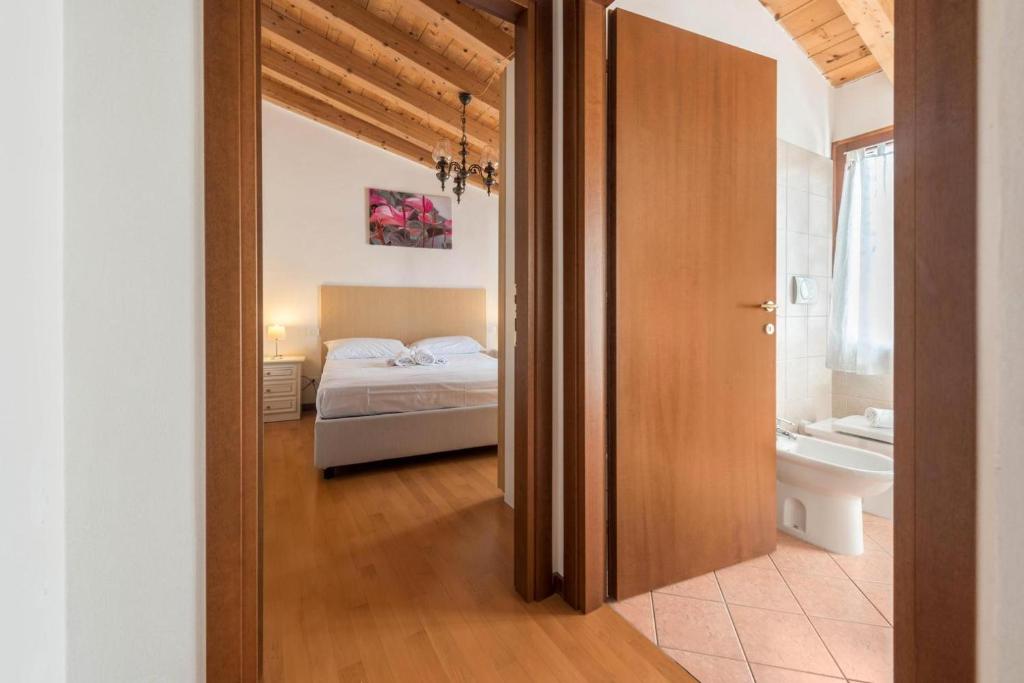 A bed or beds in a room at il borgo appartamenti con parcheggio