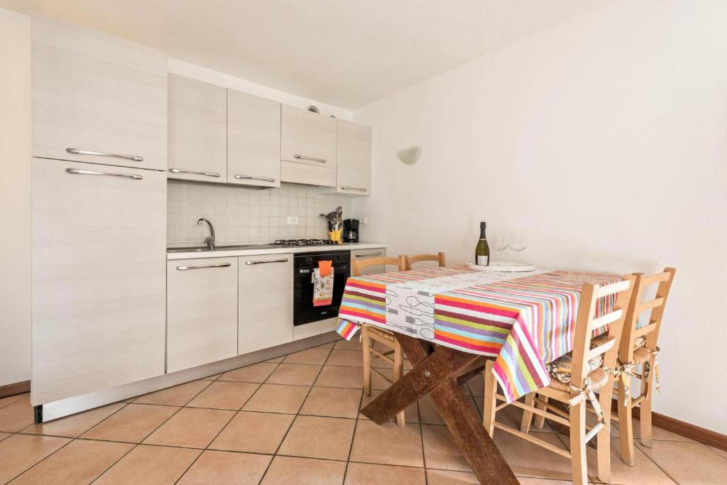 A kitchen or kitchenette at il borgo appartamenti con parcheggio