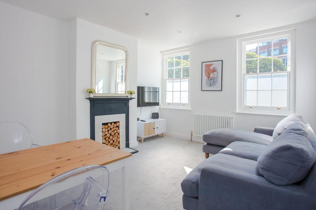 Modern & Spacious 2 Bedroom Flat near Clapham Common