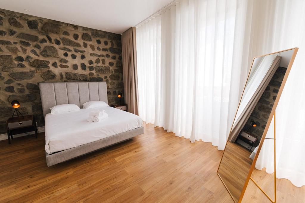 CITY STONE HOUSE - 19