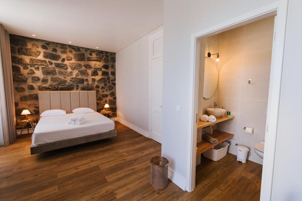 CITY STONE HOUSE - 1