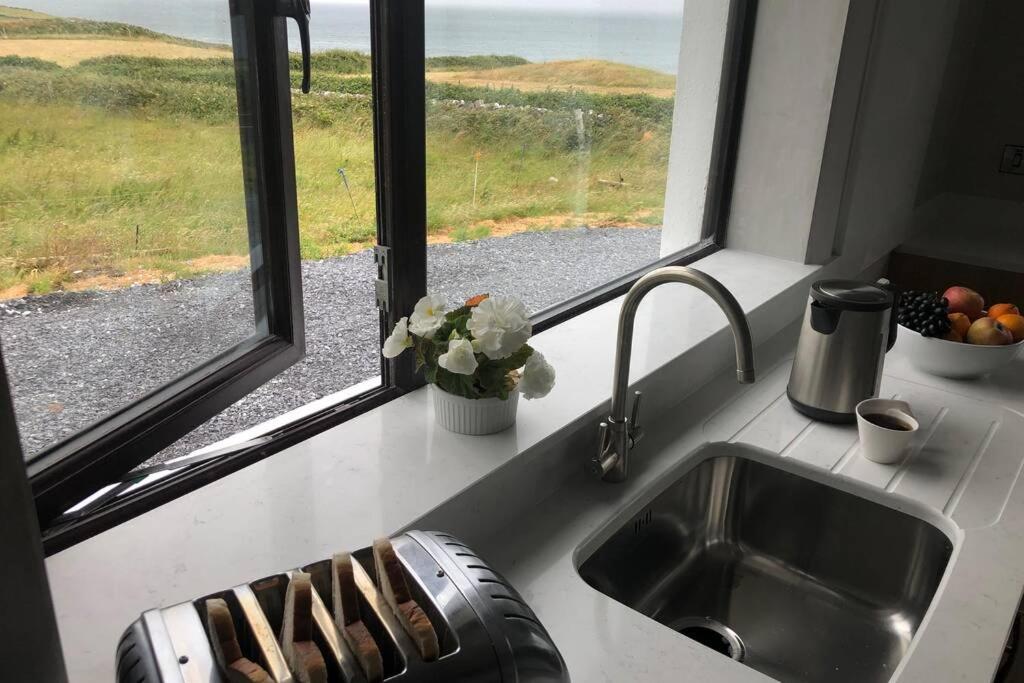 Köök või kööginurk majutusasutuses Wild Atlantic Way Apartment