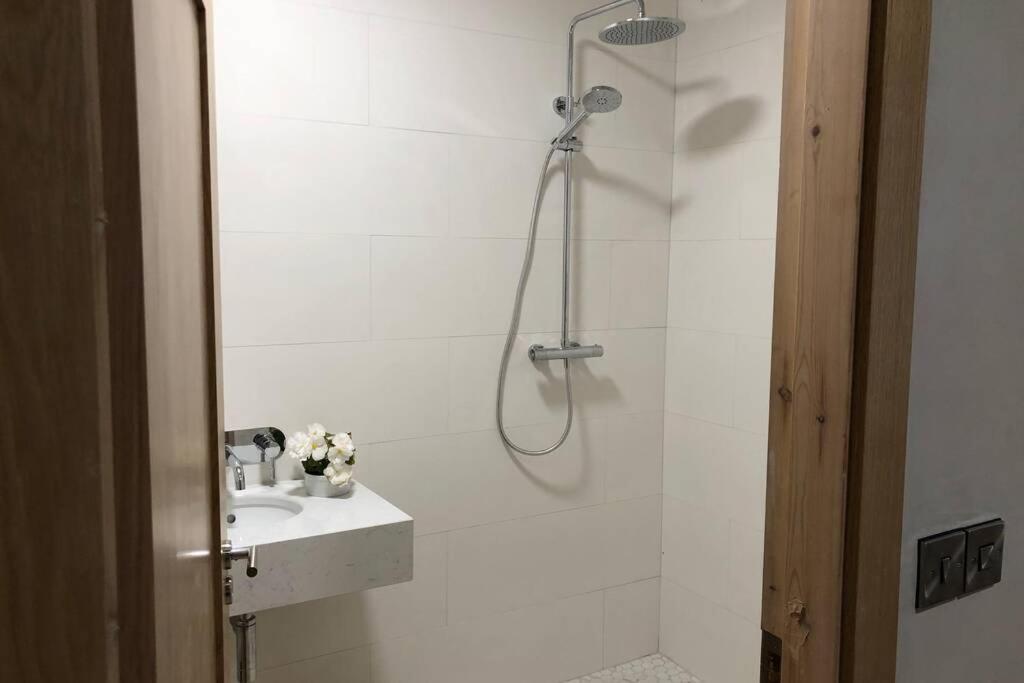Vannituba majutusasutuses Wild Atlantic Way Apartment
