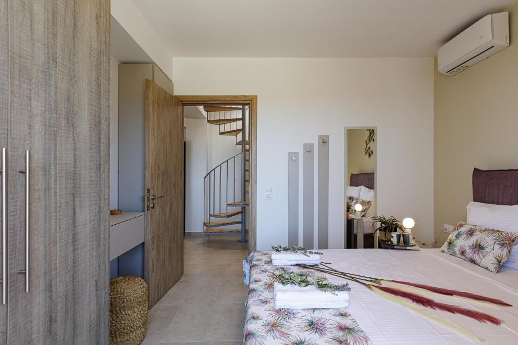 Postel nebo postele na pokoji v ubytování Villa Zoe , south Crete , Triopetra