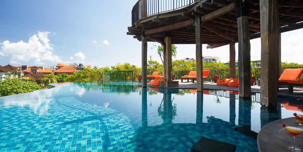 Bazén v ubytování Sun Island Hotel & Spa Legian nebo v jeho okolí