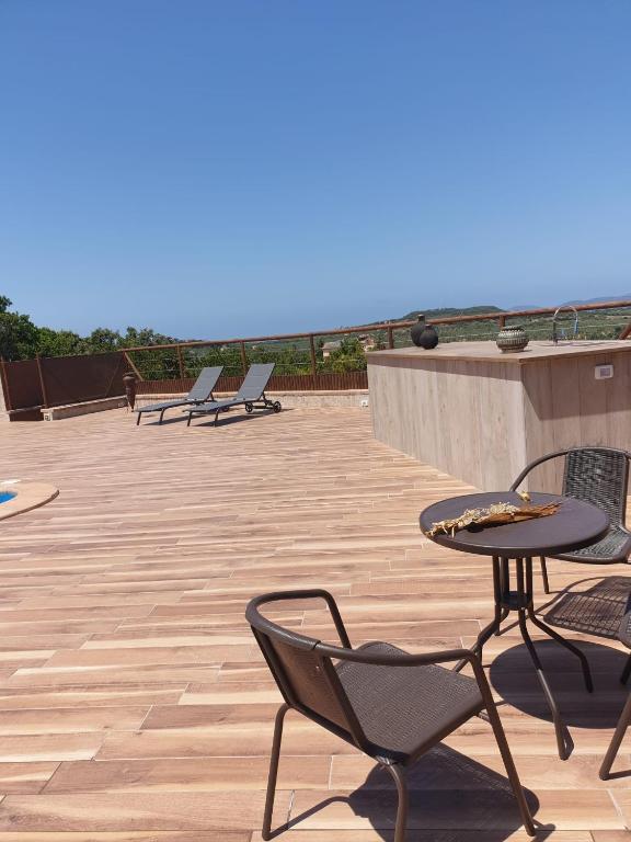 Balkón nebo terasa v ubytování Villa Luna e' Pedra - Suite in Villa con Vista sulla Baia di Alghero e Piscina