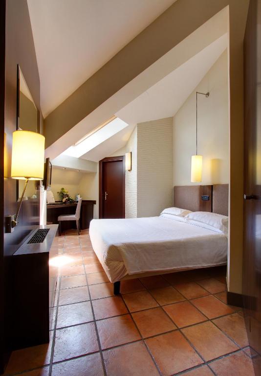 TH Roma - Carpegna Palace - Resim 36