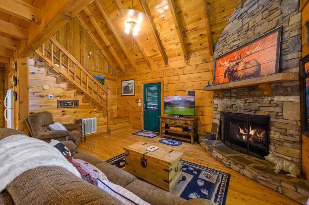 GYPSY ROAD - Privacy! Log Cabin with Hot Tub, WiFi, DirecTV and Arcade,  Sevierville – Updated 2023 Prices