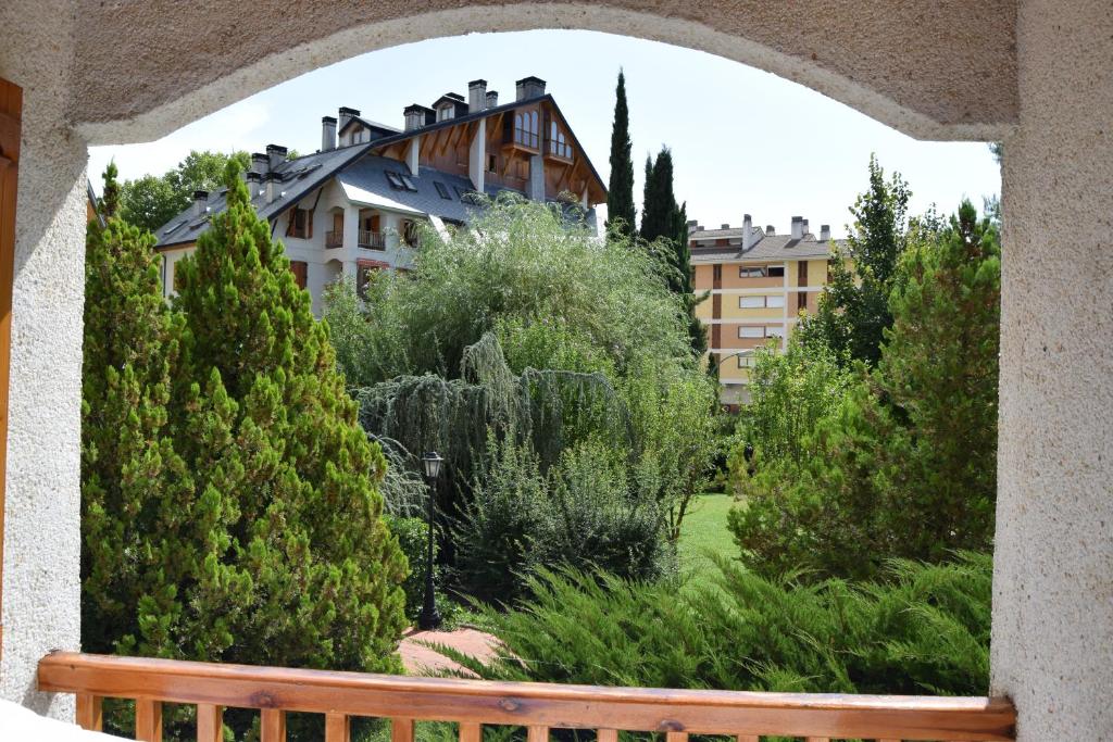 Fotografie z fotogalerie ubytování Acogedor apartamento con piscina compartida y opción a parking v destinaci Jaca