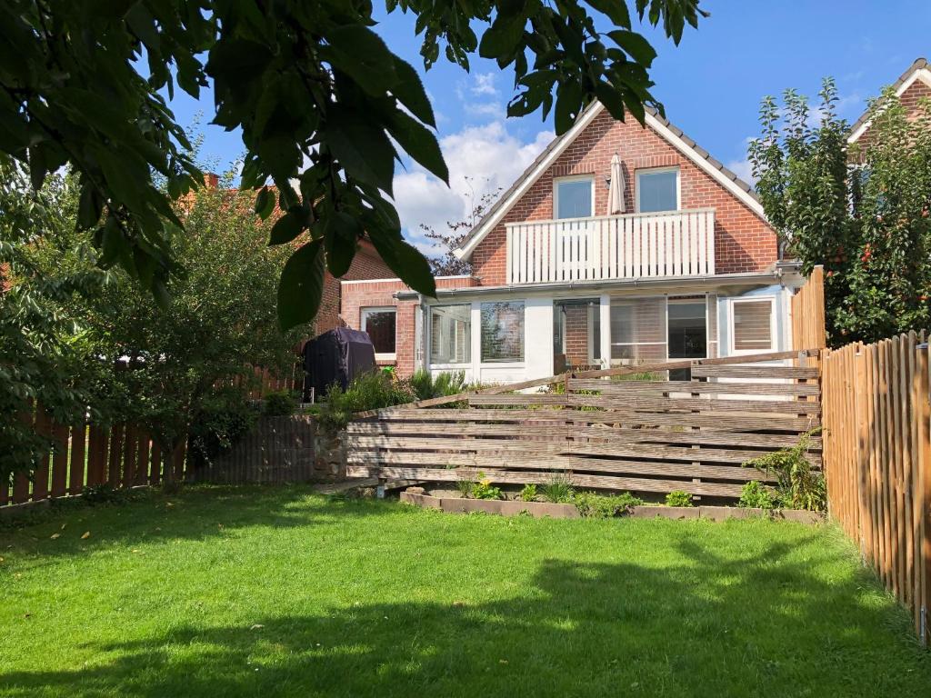 Baumberger Ferienhaus mit Garten & Wintergarten mit 3 Schlafzimmern & 2 Bädern - Housity