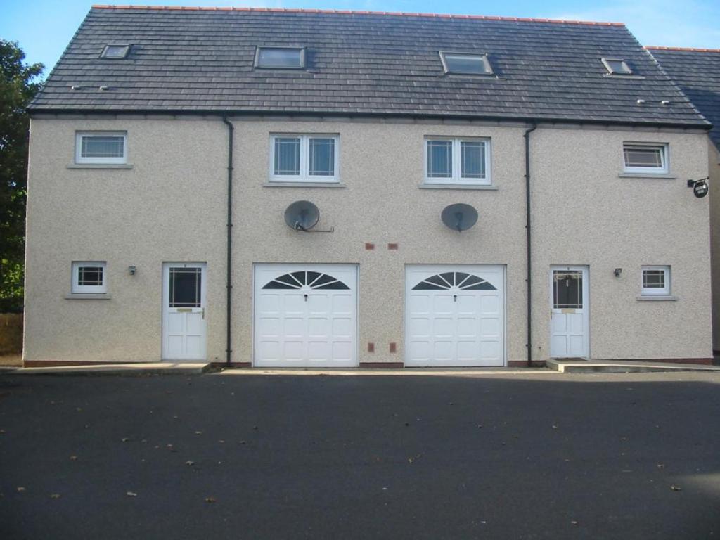 Three Bedrooms Townhouse in Central Thurso Overlooking Thurso River