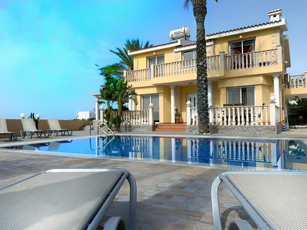 Beach Villa Roula 4 Bedroom in Ayia Napa, Ayia Napa (updated prices 2024)