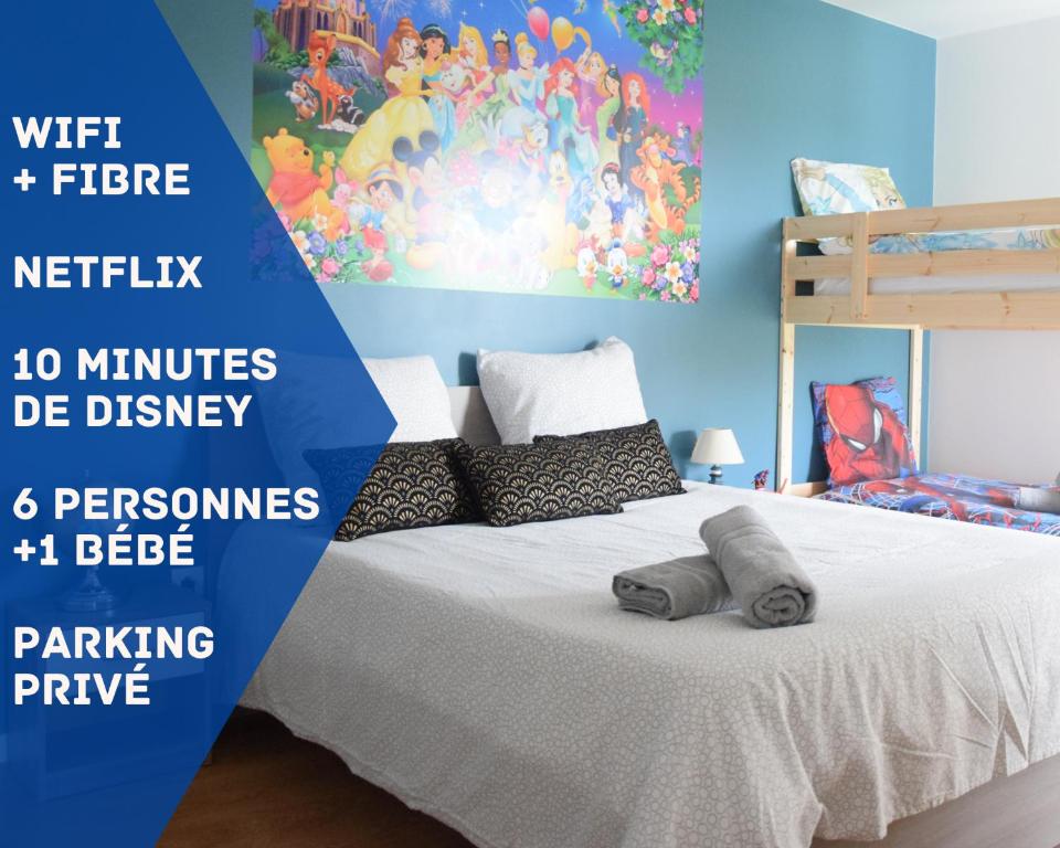 蒙泰夫蘭的住宿－Grand Appartement Dreams，一张带一张床和一幅画的卧室的海报