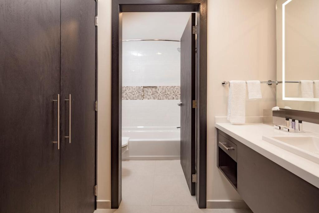 Koupelna v ubytování Staybridge Suites - Irapuato by IHG