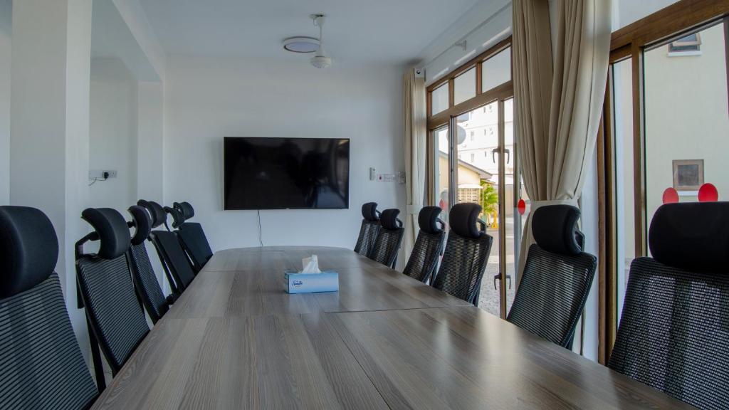 TV a/nebo společenská místnost v ubytování Jumeirah Beachfront