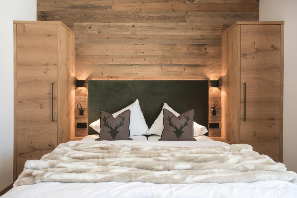 Postel nebo postele na pokoji v ubytování LUX ALP CHALET am Arlberg