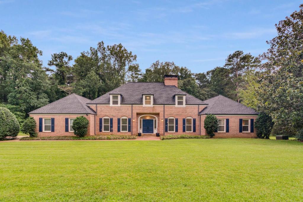 The Villa Rose Estate - PRIVATE POOL SLEEPS 16, Lithonia – Updated 2022  Prices