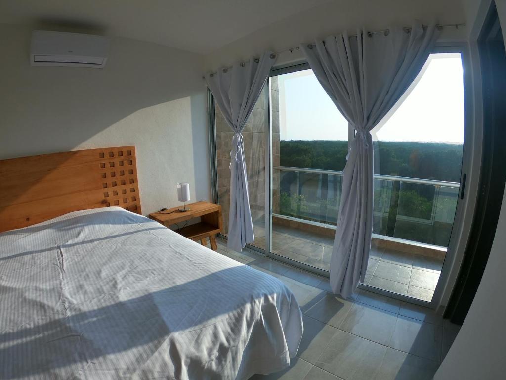 Postel nebo postele na pokoji v ubytování Boca PentHouses - Tampiquera