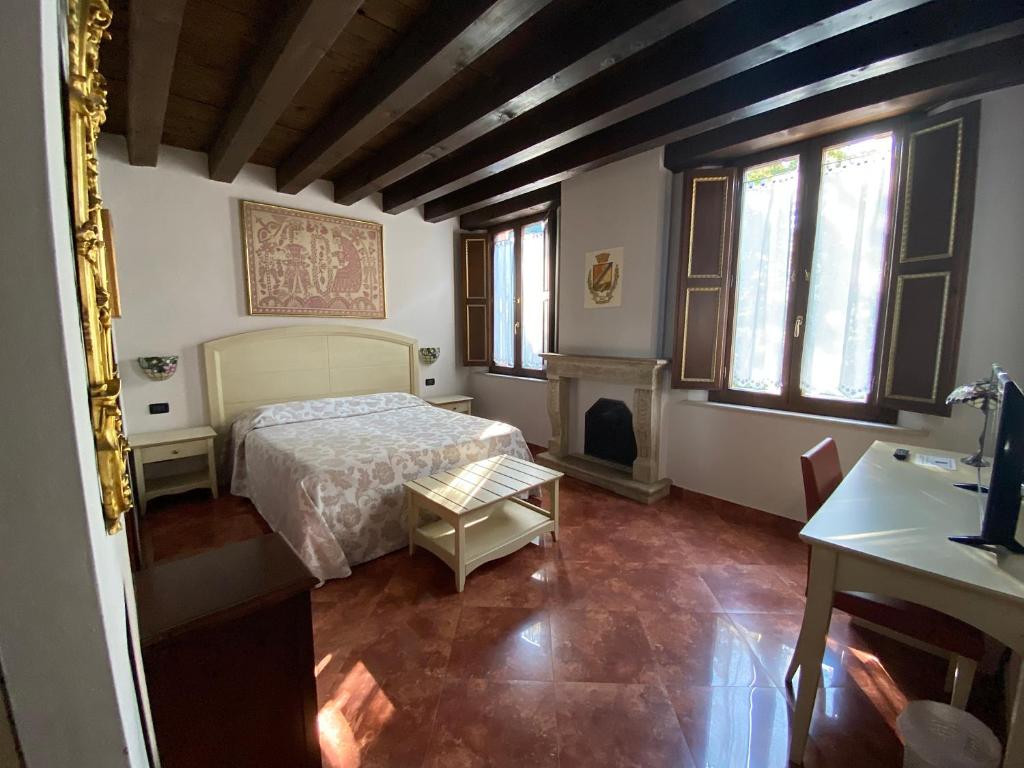 Dama Estense - Deluxe Double Room