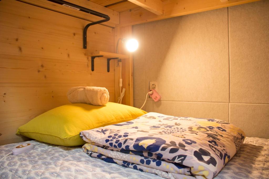Postel nebo postele na pokoji v ubytování Tong Stay