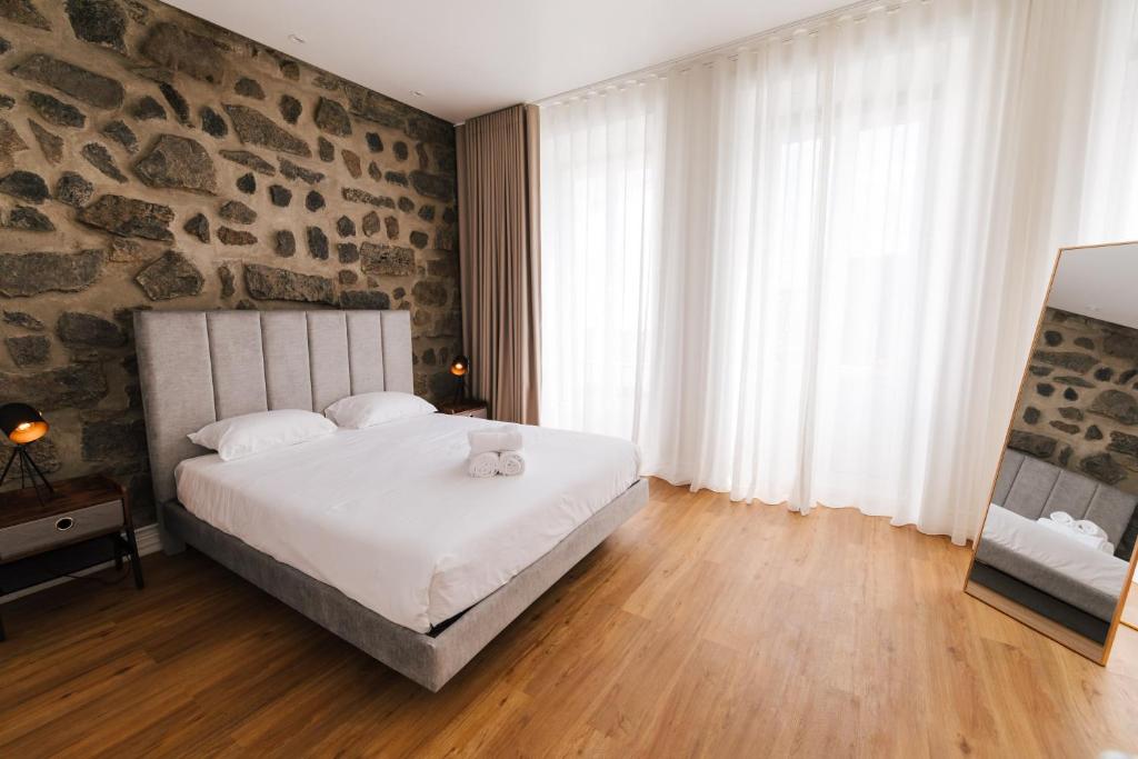 CITY STONE HOUSE - 15