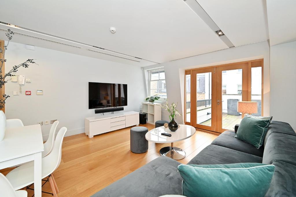 A seating area at London Choice Apartments - Mayfair - Bond Street