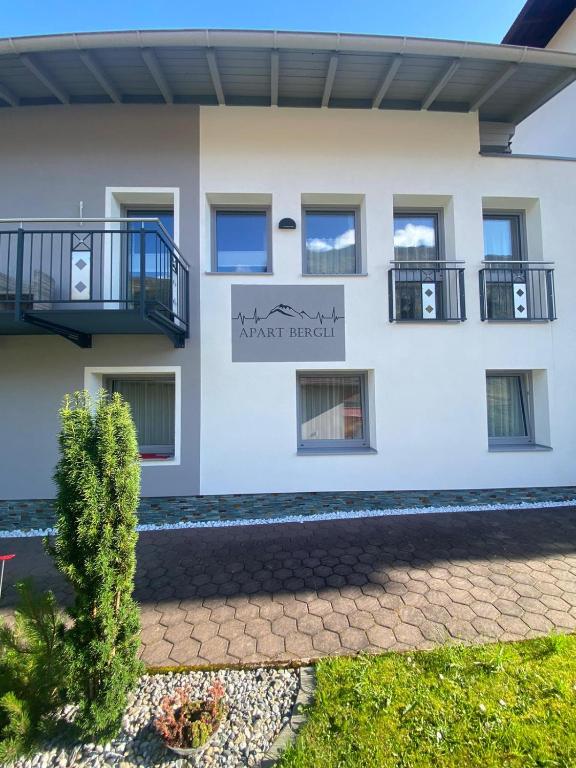Budova, v ktorej sa apartmán nachádza