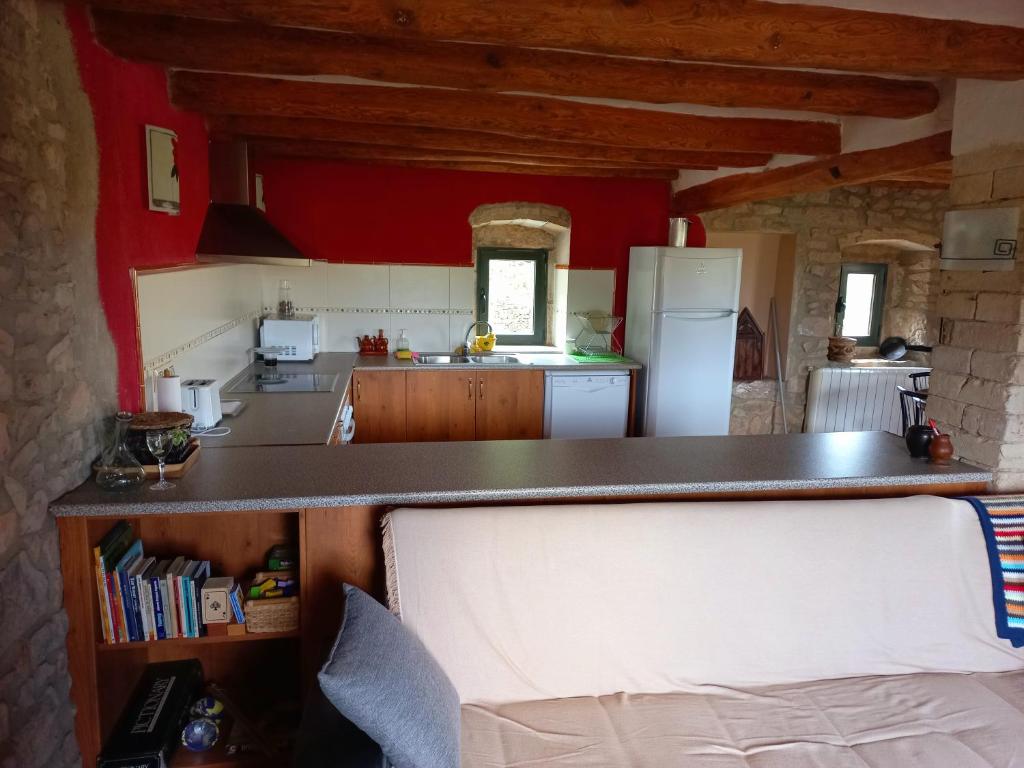 Kuchyňa alebo kuchynka v ubytovaní Cal Calçó