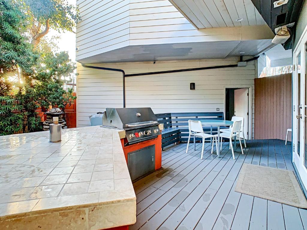 Venice Beach Delight - Superior Triple Room