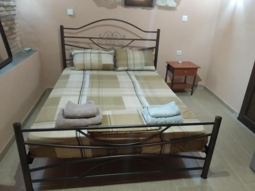 A bed or beds in a room at panos stone tower