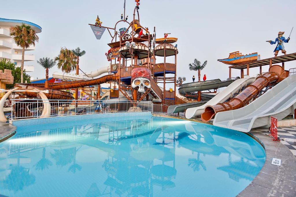 Crystal Admiral Resort Suites & Spa - Ultimate All Inclusive, Kızılot,  Turkey - Booking.com