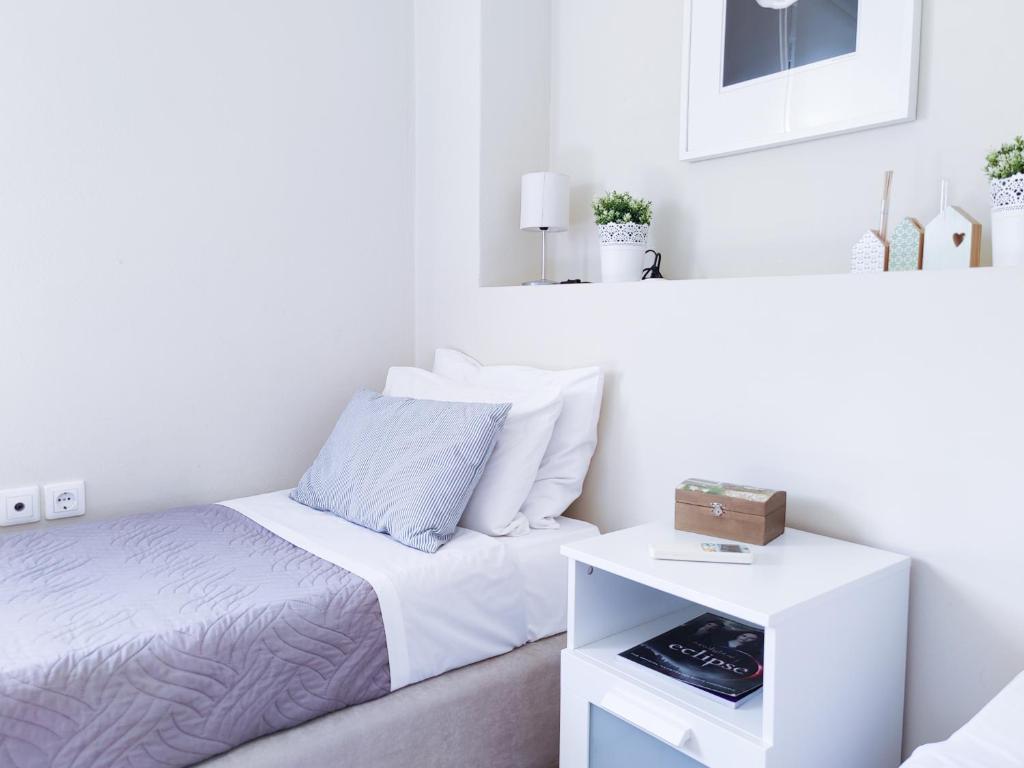 Postel nebo postele na pokoji v ubytování Comfy Apartment
