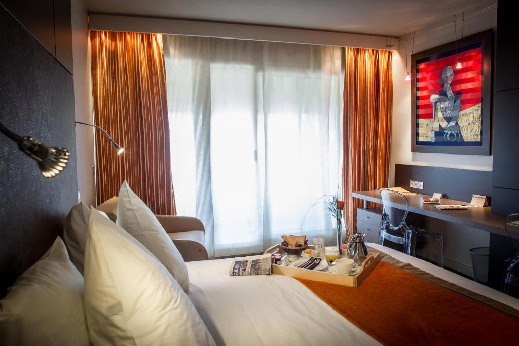Postel nebo postele na pokoji v ubytování Hôtel & Spa Vatel