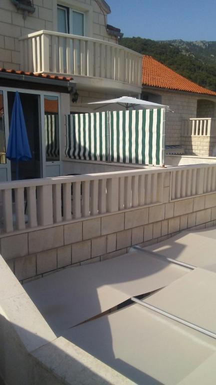 Balkón nebo terasa v ubytování Sea view room