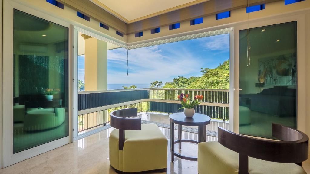 Posezení v ubytování Boca de Tomatlán Luxury Boutique Hotel Accommodations